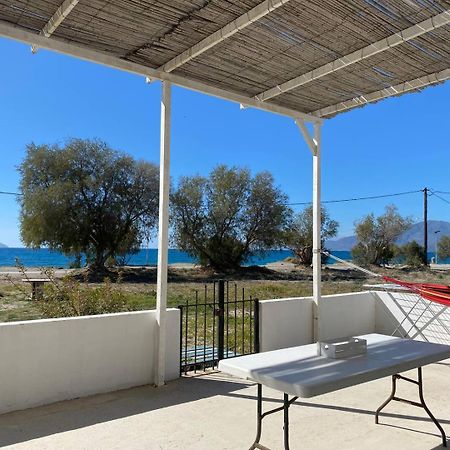 Zen Seaside Apartment Каламаки Екстериор снимка
