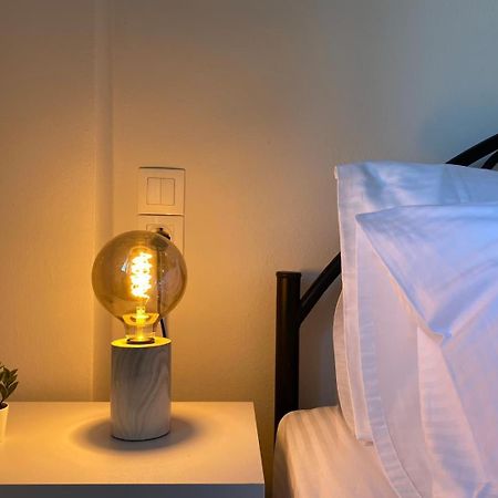 Zen Seaside Apartment Каламаки Екстериор снимка