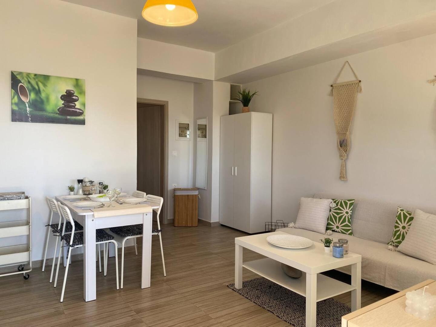 Zen Seaside Apartment Каламаки Екстериор снимка
