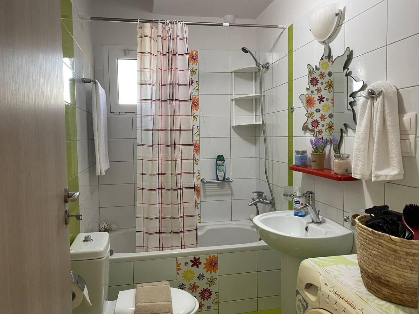 Zen Seaside Apartment Каламаки Екстериор снимка