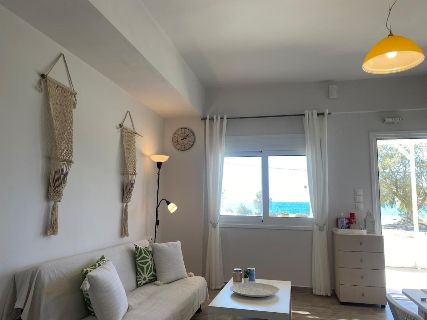 Zen Seaside Apartment Каламаки Екстериор снимка