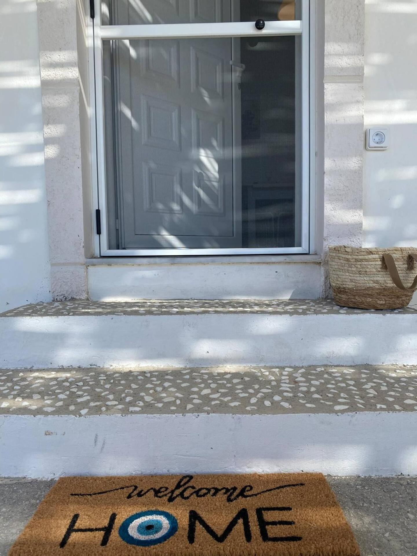 Zen Seaside Apartment Каламаки Екстериор снимка