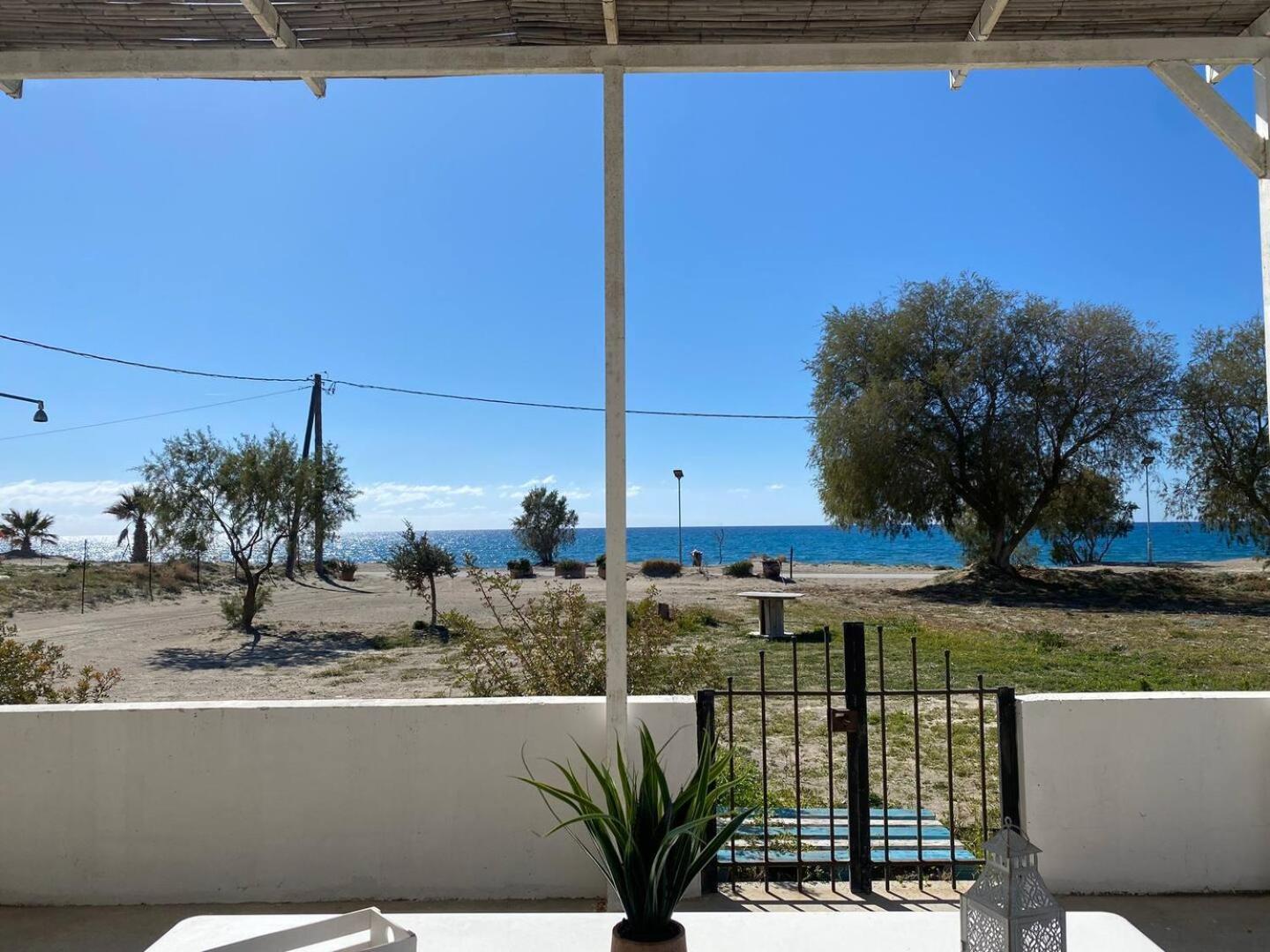 Zen Seaside Apartment Каламаки Екстериор снимка