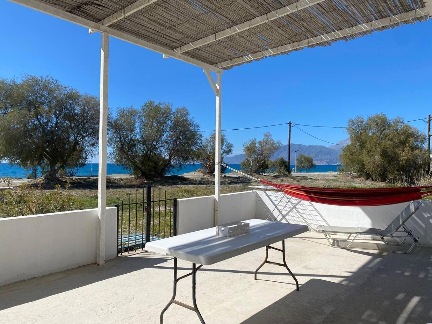 Zen Seaside Apartment Каламаки Екстериор снимка